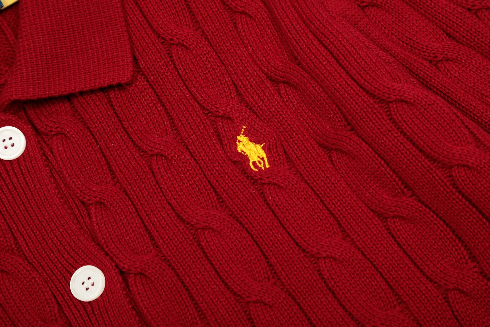 P270 Top quality" Style number: DS822# (not off the shelves all year round) [Ralph Lauren solid color pony embroidered logo lapel twist knitted cardigan] ✅Ralph Lauren Ralph Lauren classic basic versatile lapel knitted cardigan jacket ✅Main supply platform live broadcast Wholesale entity Replacement when out of stock Not off the shelf ✅ZP quality 1:1 version Scan the code to enter the GF website Counter quality ✅Detailed quality is the only one in Guangzhou Imported quality cotton yarn, focusing on high-end, cost-effective, good quality needless to say ✅The version is restored to the original order, the maximum size can be worn up to 160 pounds, loose, comfortable and stress-free ✅The upper body is simple and easy to match, ootd must-have style, good-looking clothes are never picky, a must-have recommendation for couples. Size: S-XL Color: black white gray almond light blue khaki pink burgundy Chinese red navy white label navy red label